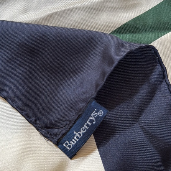 ✨REDUCED✨Burberry Vintage Silk Scarf - Picture 4 of 6